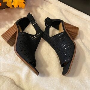 Indigo Rd Women’s black block heels